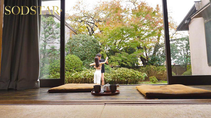 【数量限定】Shall we キメセク?社交ダンス講師が生徒である妻子持ち中年サラリーマンと不倫SEXグミにハマる 小湊よつ葉 パンティと写真セット 画像11