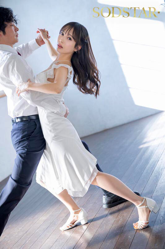 【数量限定】Shall we キメセク?社交ダンス講師が生徒である妻子持ち中年サラリーマンと不倫SEXグミにハマる 小湊よつ葉 パンティと写真セット 画像20