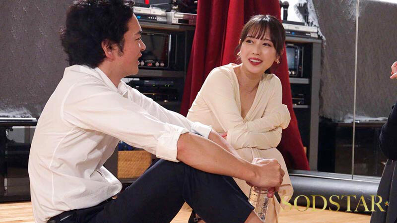 【数量限定】Shall we キメセク?社交ダンス講師が生徒である妻子持ち中年サラリーマンと不倫SEXグミにハマる 小湊よつ葉 パンティと写真セット 画像3