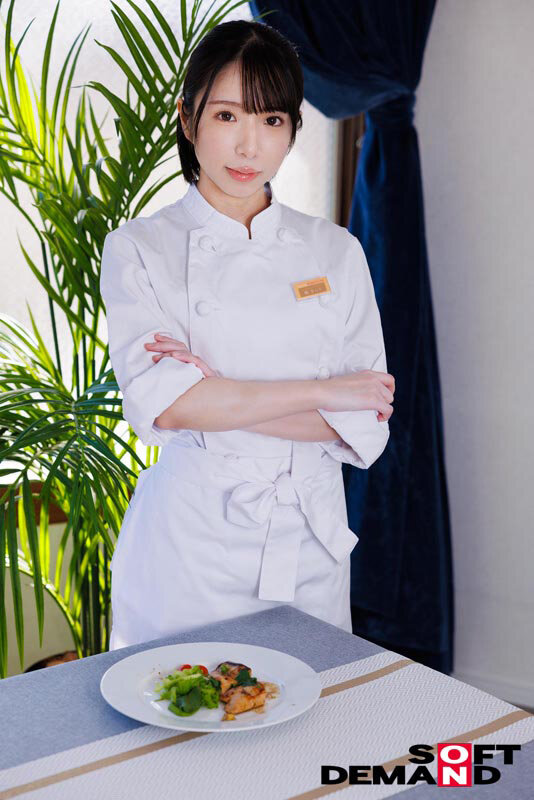 嫌がらせの低評価レビューをチラつかせてセクハラしてくる有名グルメ評論家に屈辱の枕営業を強いられた元アイドルのホテルシェフ 楓きらり 画像3