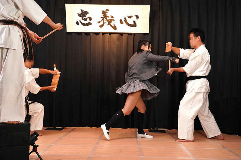 空手道三段 全国覇者！ 卒業式から3時間後に処女膜貫通デスマッチ！