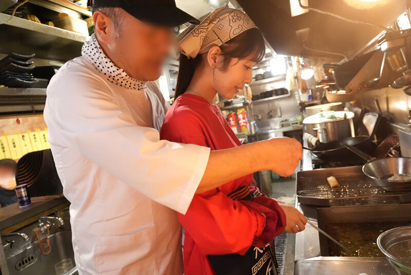 爆盛りギャル中華美人姉妹が腕を振るう行列がすごい街中華の日常とSEX! 18枚目