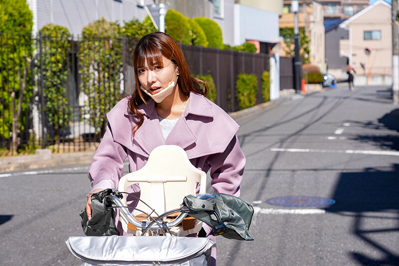★本当にあったエロくて嬉しい話 チャリカス逆走ママに自宅に凸られ中出し沼地獄!平凡リーマンに起こる路上説教から始まる無限SEX! 水川潤 3枚目