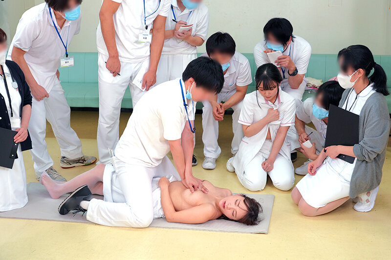 羞恥 生徒同士が男女とも全裸献体になって実技指導を行う質の高い授業を実践する看護学校実習2024 画像3