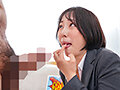 素人バラエティ 面接官をアツくさせる視線や話術を鍛えろ！就活JDが挑戦する、デカチンに触らずフル勃起20分持続チャレンジ！ギンギン勃起を持続させるために乳房パフパフしたり、知らず濡れたオマ〇コを弄らせてるうちに子宮が火照ってしまった素人娘は連続生中出しも拒め… - サンプル 1