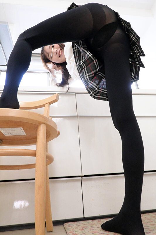 黒タイツ妹 スベスベムレムレ黒タイツが僕のチ○ポを痛いくらい硬くさせるので、妹だけどハメハメエッチした! 8枚目