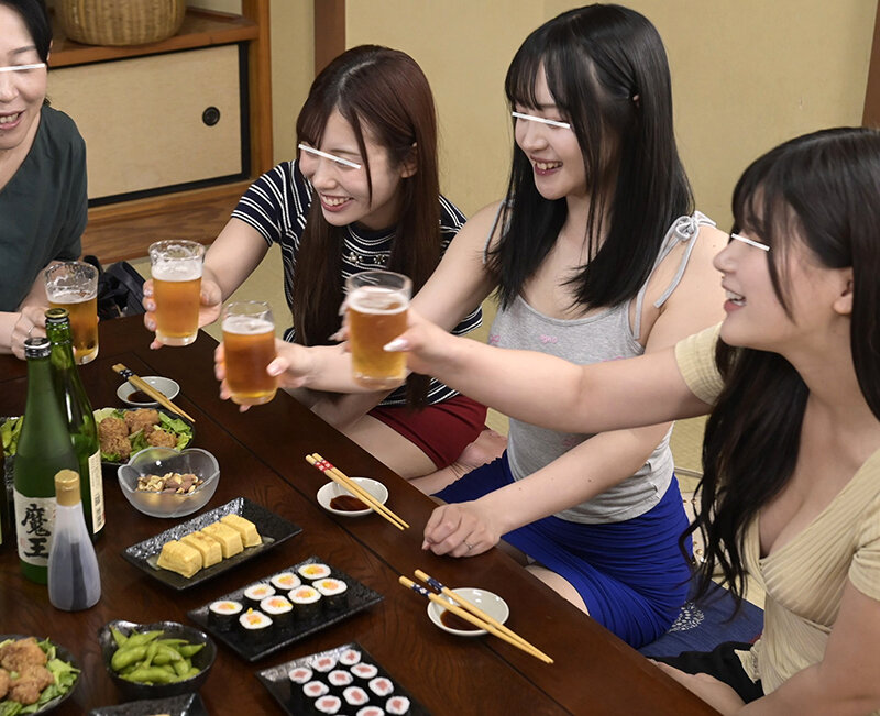 同窓会で再会した人妻とトイレや廊下や旦那の留守宅でヤッちゃった！ サンプル