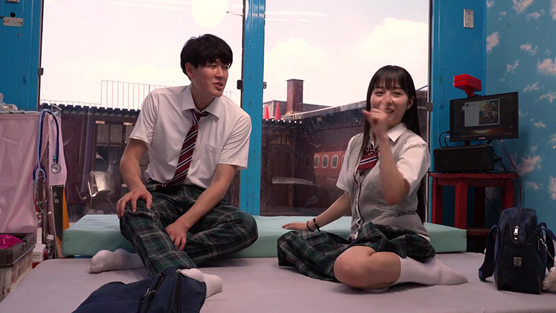 禁断の関係の2人が挑む、男女が自分たちの身体を使って答える保健体育クイズ！脱出か？賞金か？ビンゴが揃うまで出られない部屋の中で、最後の一線を越えてエッチまでしてしまうのか？撮って出し！マジックミラー号～さき＆泰司編～ 画像1