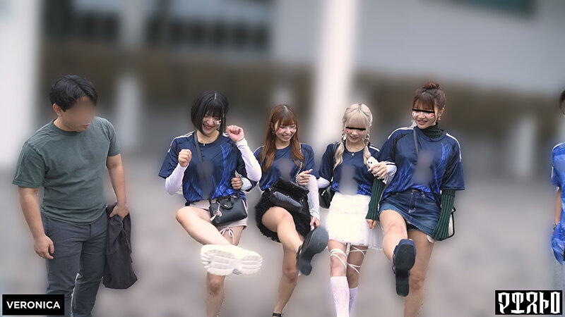 ゴールイン！美少女サポーター達とスタジアム外で秘密のオフサイド！【みゆ/ゆみ/れい/りん】Ver.みゆ＆ゆみ 画像2