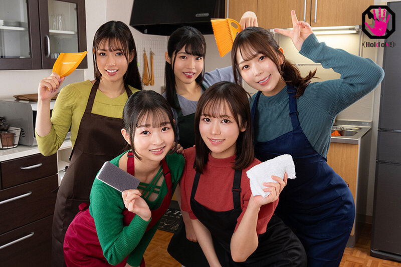 出張家政婦がパンティ丸わかりの透けピタパンでお掃除してる!それって無言でボクを誘惑してるってコト!?フル勃起してしまった股間に気づき、近づいてきた彼女たちが次々と僕のチ●ポを弄ぶ!! 2枚目