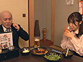 お気に入りの可愛い後輩OLが酔った勢いで豹変！？バレたらヤバい個室居酒屋で暴走バキュームフェラ - サンプル 6