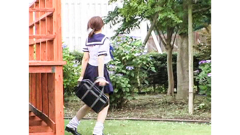 尾行盗撮!隣りの制服女子がオナニー中毒な件 画像17