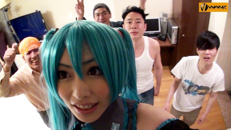 有名コスプレイヤー月に一度の危険日中出しオフ会 あゆ