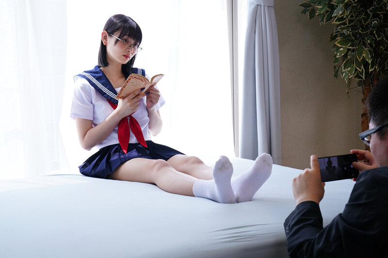 美女の足裏をふやけるまで舐めたい! 静河 1枚目