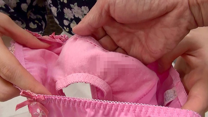 【アウトレット】素人娘のオマ○コに今まさに密着している絶賛使用中の汚パンティー 12人3時間42分スペシャル 画像3