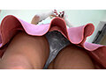 エロいお姉さんの無防備パンチラと股間全開パンモロオナニーVOL.4 サンプル画像