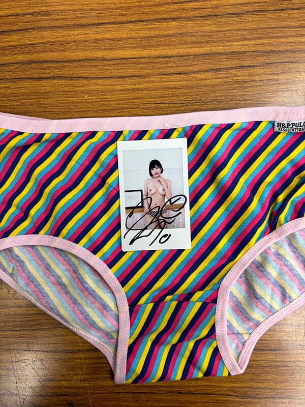 【数量限定】人妻たちのガチイキ丸見えディルドオナニー14 東条実澪さんのチェキとパンティ付き 画像2