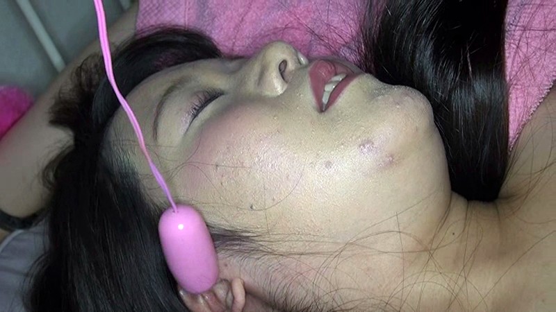 入学したての清楚系現役女子●生が謝礼欲しさに初脱ぎデビュー！初めての経験なのにムラムラするムチムチボディ！_10