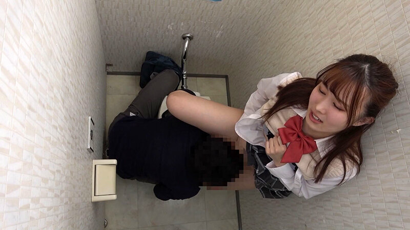 「ふたりでトイレに入るってSEX以外やることある？」いまどき女子〇生はトイレでファストSEXがデフォ。1 - Image 2