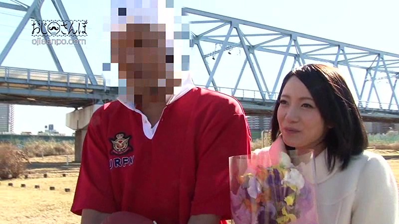 サンプル-チクビで絶頂する美人若妻と… おじさんぽ06 AVよりエロいエッチ見たくない？顔見てるだけで勃起するくらい可愛い人妻と下町探索お散歩デート。おじさんに足を絡めて中出しさせる奥さんの敏感反応がヤバい！ 向井こころ