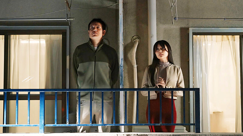 福祉課職員の人妻は訪問先の住人と一度だけ中出しを受け入れて不倫をした話 最上一花 9枚目