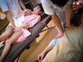 パパや彼氏の隣にいて声を出せない状況でオイルエステに悶え感じちゃった敏感娘たち15人4時間 サンプル画像3