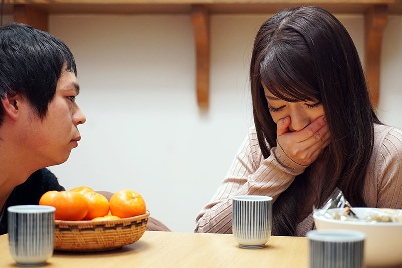 【アウトレット】コタツの中でこっそり悪戯2 義母に中出し近親○姦!不倫美熟女の股間にズボッ! 17名 画像6