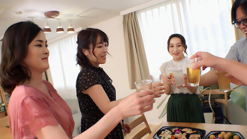 取り合い!喰い合い!熟女合コンBEST 飲んで!騒いで!ヤリまくる!これが大人の飲み会だ!!4組12名 画像4