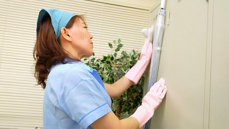 業務中にオナニーをしてしまうイケナイ熟女清掃員たち 清掃員4名 画像9