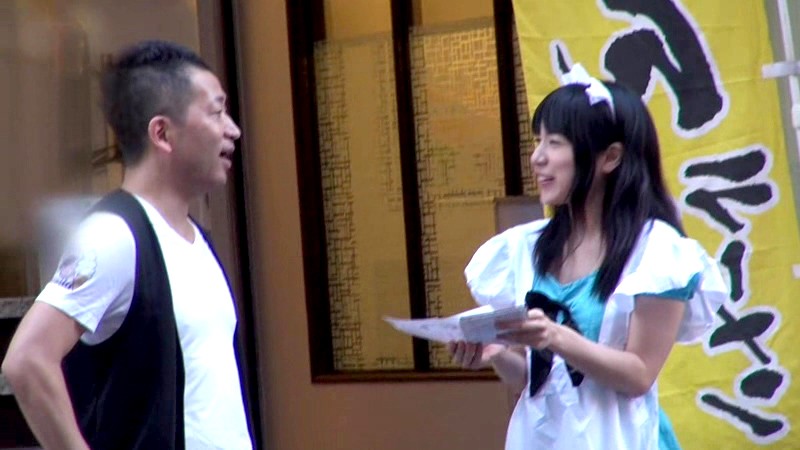 RHE-004 可愛いバイトの呼び込み女子を中出しナンパ