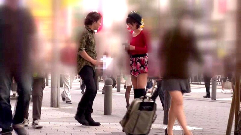 RHE-004 可愛いバイトの呼び込み女子を中出しナンパ
