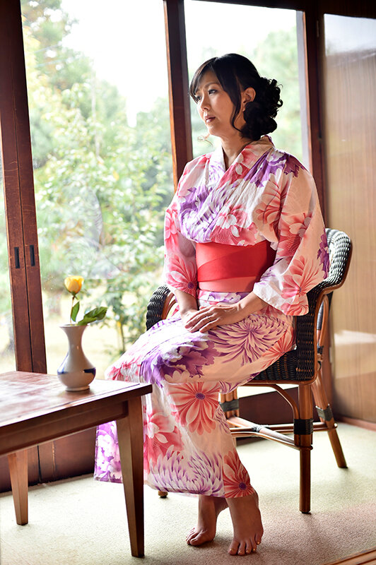 乾いたオマ○コを潤してくれる男を求めて一人旅をする熟女 画像20