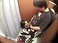 試着室で女性店員に勃起チ○ポを露出して裾上げ依頼260分 サンプル画像2