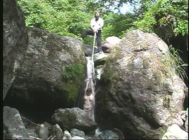 緊縛若妻 水責め・連打鞭・天井逆さ吊り