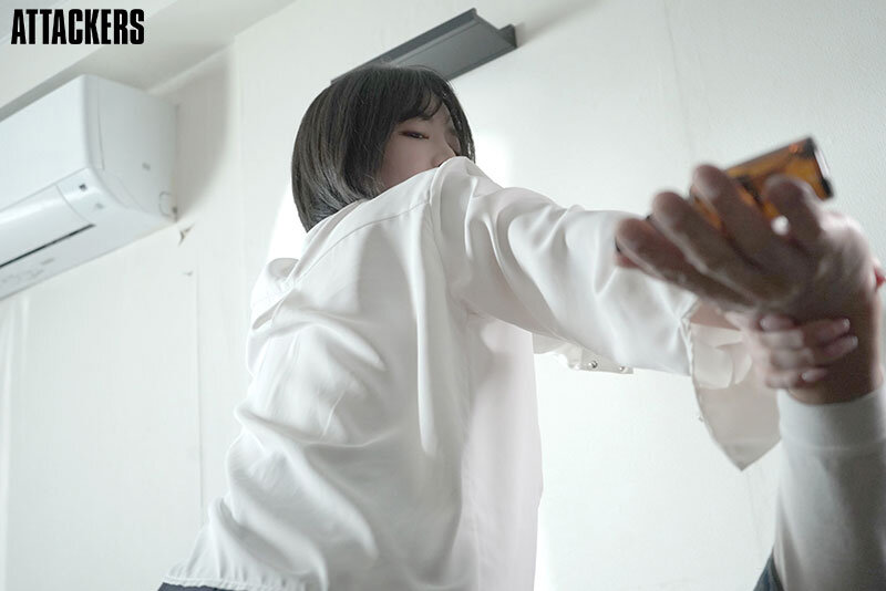 捜査官を引退した私と愛娘の前に現れたのは父を殺した男。この世で最も憎い男に孕むまで犯●れ続けた私。 三宮つばき 画像5