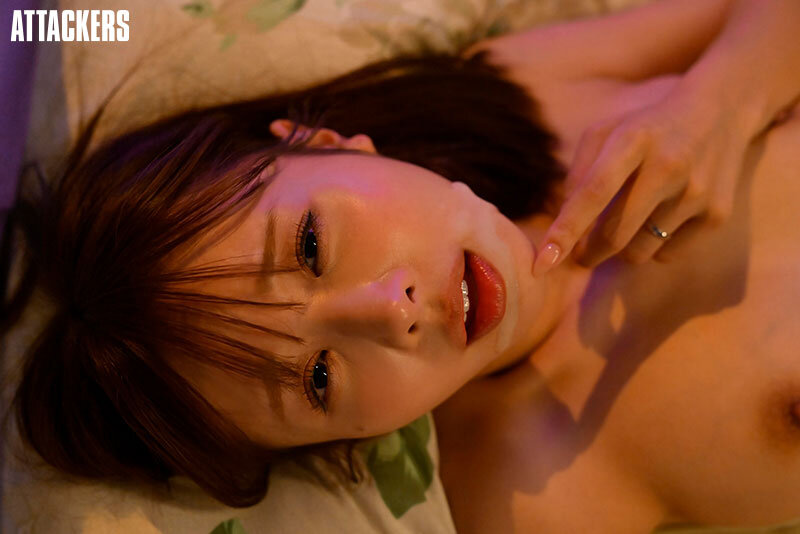 「お前の奥さん一か月間貸してくれよ。」僕が絶対に断れない状況で妻が上司に抱かれる夜。 栗山莉緒 画像10