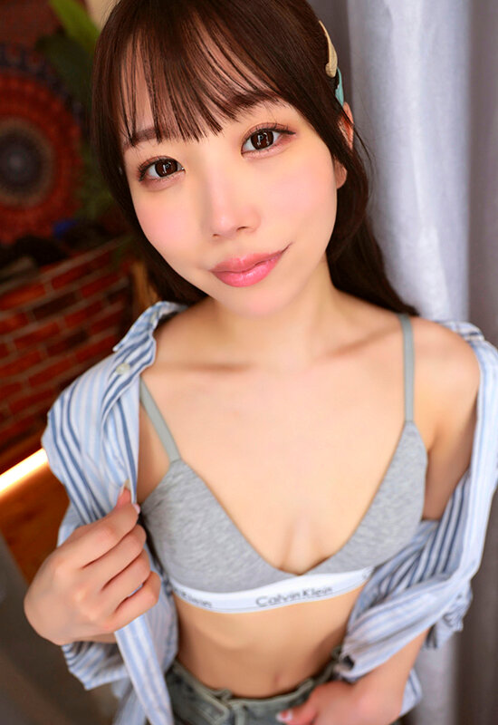 【VR】イ●スタの着替え動画で客を釣る美女店員の密着スポブラ接客にたまらず勃起チ○ポ見せたら向こうも発情こっそりフェラチオ試着室アヘ声押し殺しサイレント中出し 尾崎えりか 8枚目