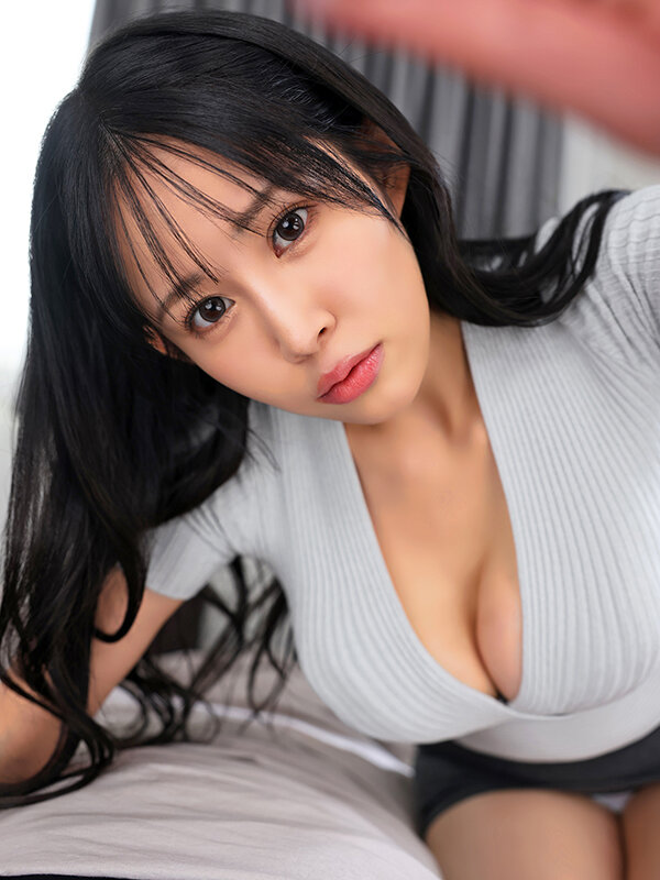 【VR】一人暮らしの僕を心配して隣の奥さんが看病してくれることになり、キスまで3cm距離の密着介抱に勃起がおさまらず「夫には内緒ね…」と接吻口封じからベロキス増し増し杭打ちピストンで何度もヌカれまくった 二羽紗愛 画像3