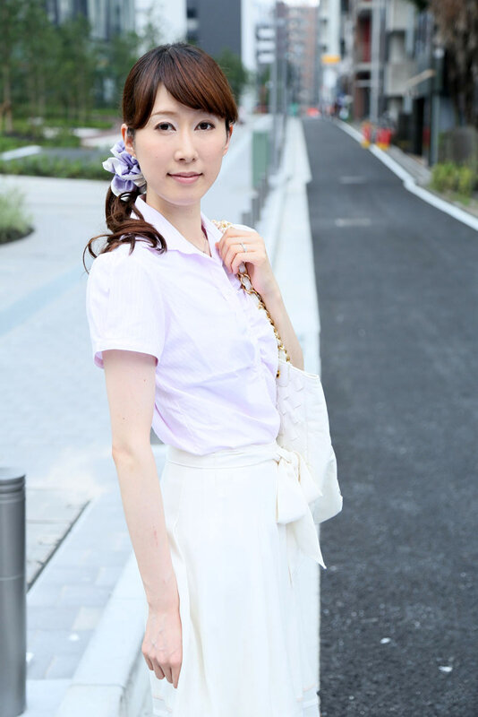 普通の主婦もAV観たらオマ〇コ濡れちゃうの！？昼ドラ試写と偽って連れ込んだ人妻 モニタリング即ハメ交渉！20人DX 画像1