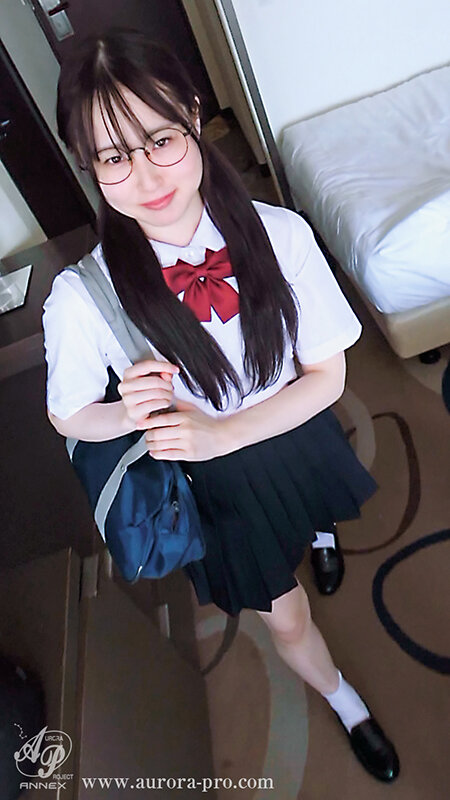 メガネの地味っ娘ちゃん 裏垢では絶頂に沼る小悪魔女子でした 天然マン毛 チクビニスト 川上しずく