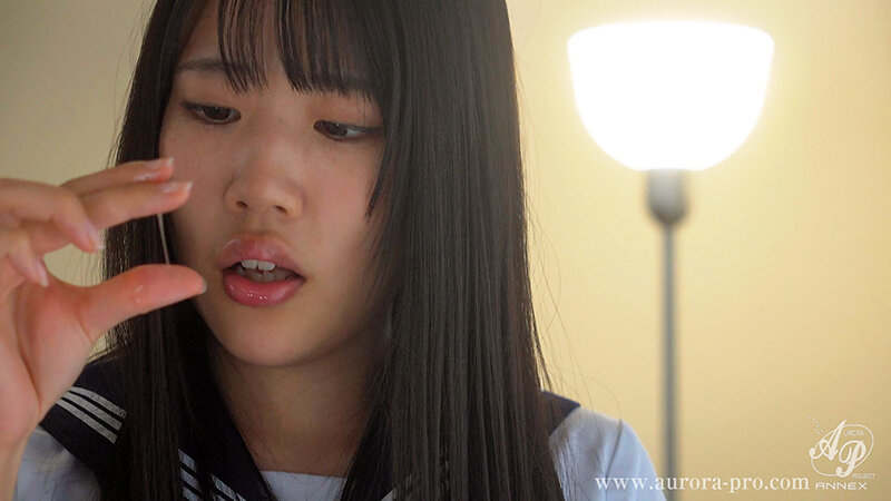 露出願望に憑りつかれた女学生 オマ●コを見られる…と思うほど疼く子宮… 桜ゆの
