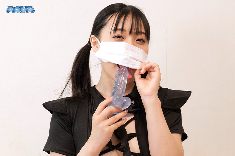 【VR】【心の声が聞こえてくる VR】女(今日もみんな見てくれるかな…エッチな自撮りなんてやめた方がいいのはわかってるけどやめられないよ…あれ、誰か来た…あいつ来るの今日だっけ…ヤバ…思わず寝たふりしたけど大丈夫だよね…) 花音うらら 3枚目