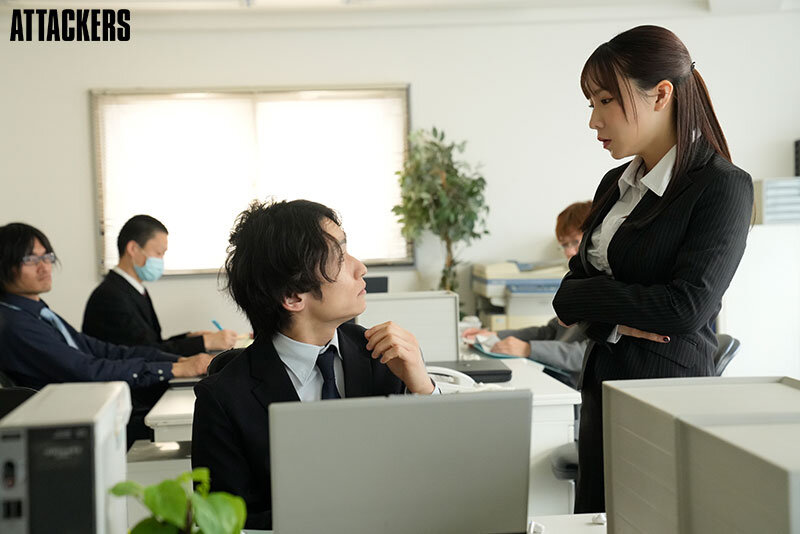 無能な部下にクリトリスを「吸うやつ」で下半身ガクガクになるまでイカされ続けた女上司 海老咲あお サンプル