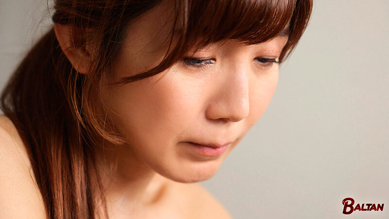 二度と会うことがない男だからと好き勝手精液を搾取する痴女人妻 美泉咲