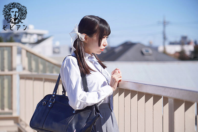 口づけとネイルと制服とレズビアン。 雛乃ゆなレズ解禁。Fカップの美少女2人が織りなす田舎の百合物語。 11枚目