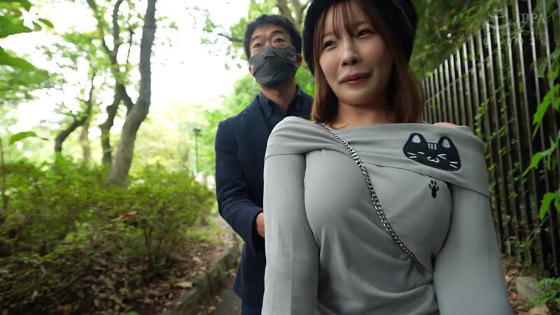 ノーブラ巨乳散歩 可愛い巨乳ドMちゃんかと思ったらド淫乱なオマ〇コ巨乳ちゃんでした。 森本あかり 画像2