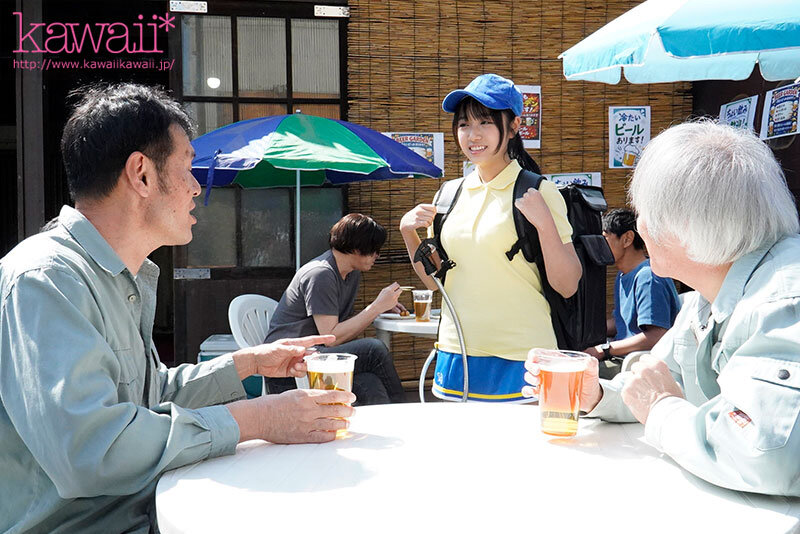 私、ビールを注ぎたい…。可愛すぎるビールの売り子は大体イヤな客にお願いされて遊ばれて堕とされる末路。 白月さとみ 画像2