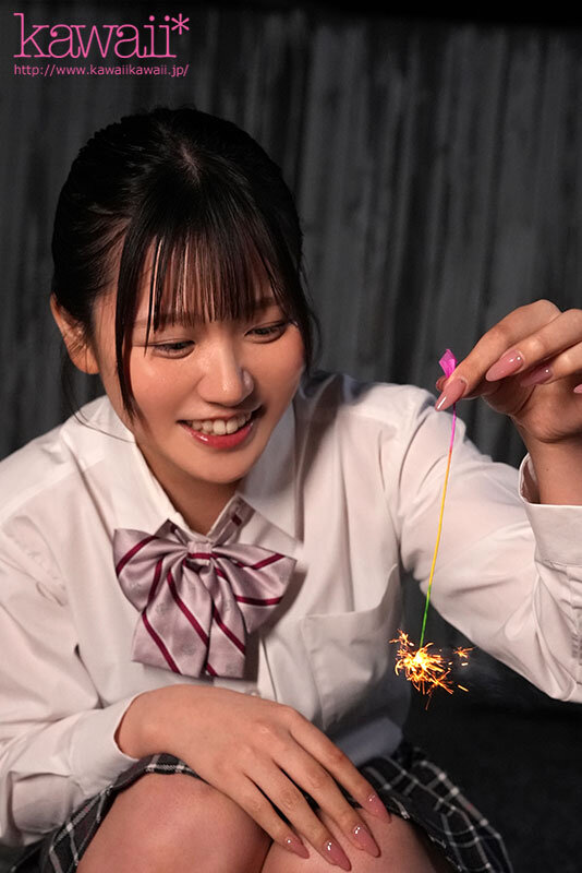 アダルト界で最も若くて制服が似合うロ●ータ人妻少女 桧山しずく AVデビュー 旦那との倦怠期が続く少女おま●こはナマ挿入ナマ中出し願望こっそり出演 サンプル