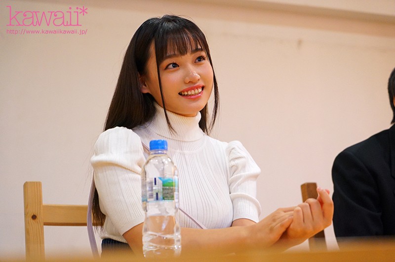 性欲旺盛 19歳の初体験♪ 花音うらら はじめてのナマ中出し