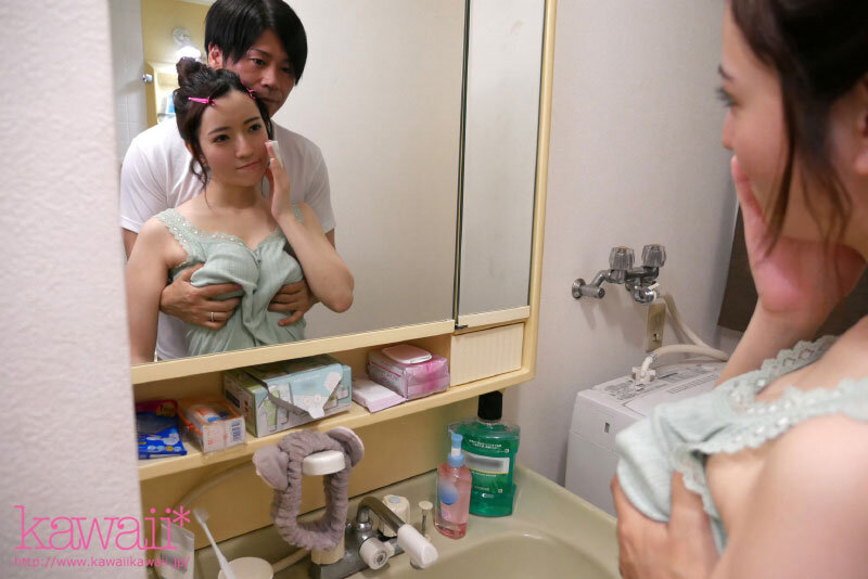 「うち近いからシャワー浴びてく?」終電なくなり同僚女子社員の部屋に… 無防備すぎるおっぱいと生脚に興奮した僕はチラつく妻の存在が吹き飛ぶほど一晩中モウレツにハメ狂った… 小花のん